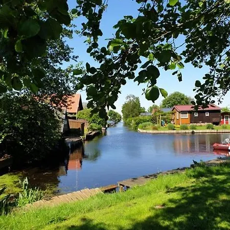 Grosses Mit Ruderboot Semesterbostad *