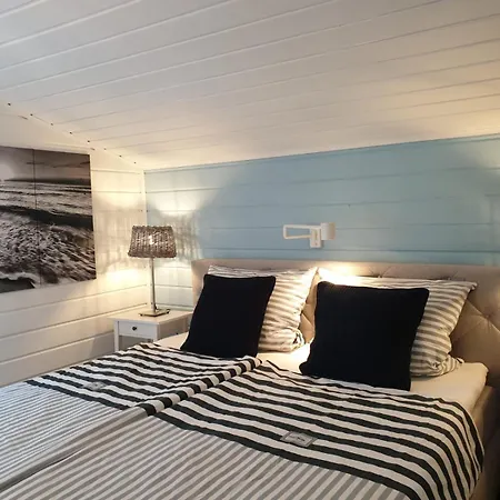 Grosses Mit Ruderboot Semesterbostad *