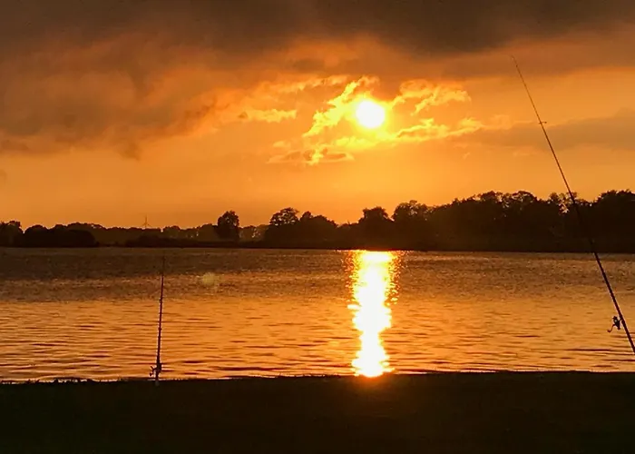 Grosses Mit Ruderboot Feriehus Südbrookmerland